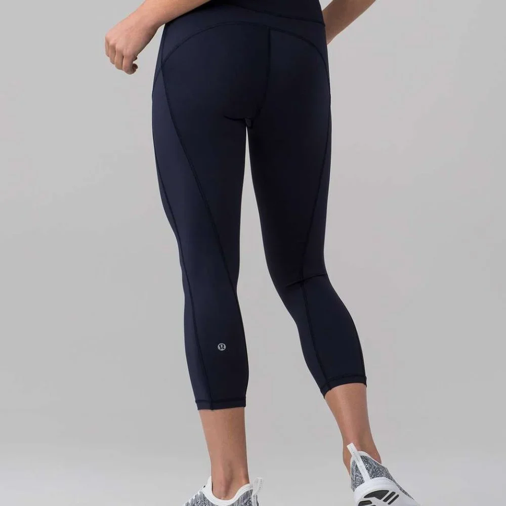 (1756) 🍋 LULULEMON *LOVED* Final Lap Crop *23" - Picture 3 of 3